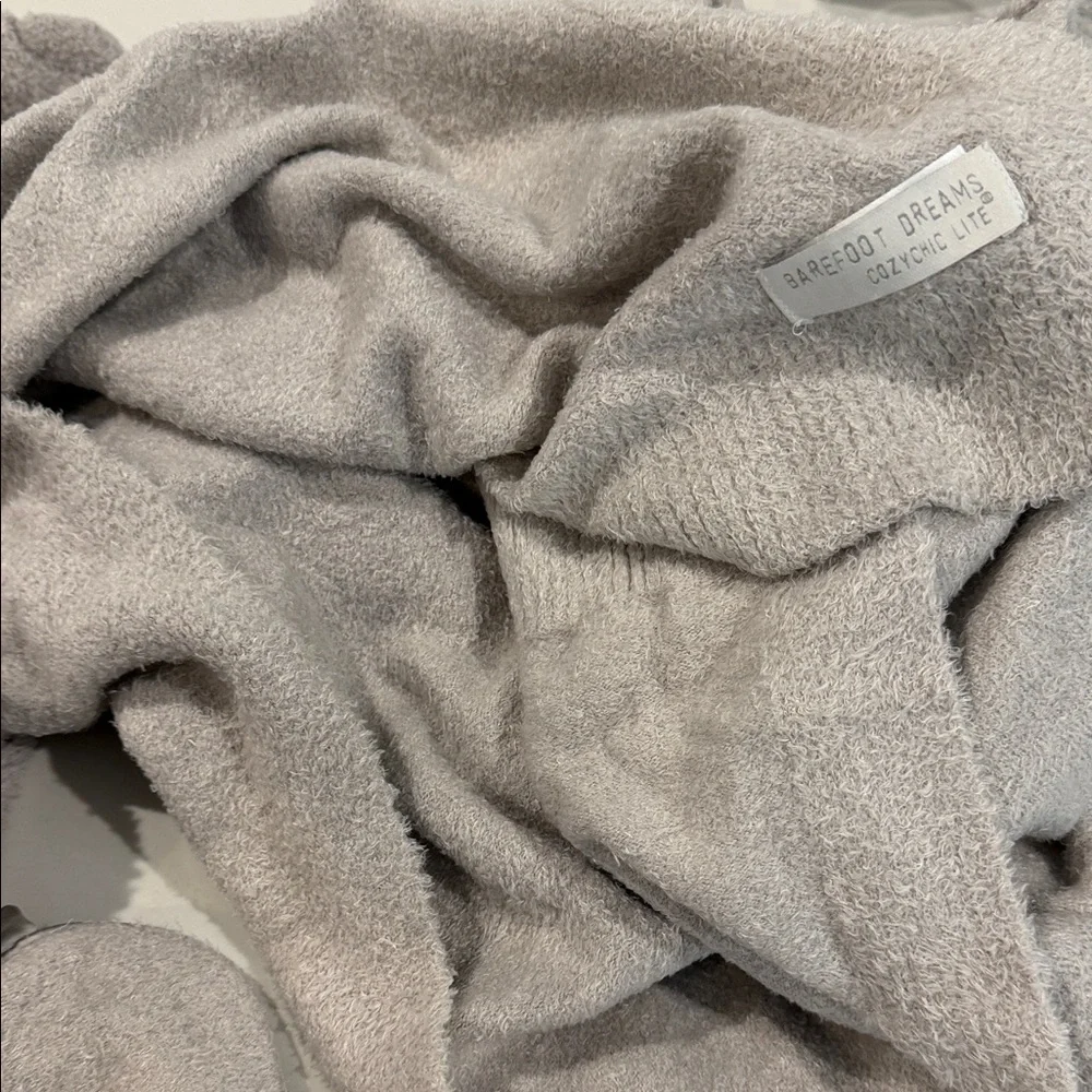 Barefoot Dreams CozyChic Lite in Soft Gray, throw blanket, & face cover - Picture 1 of 4